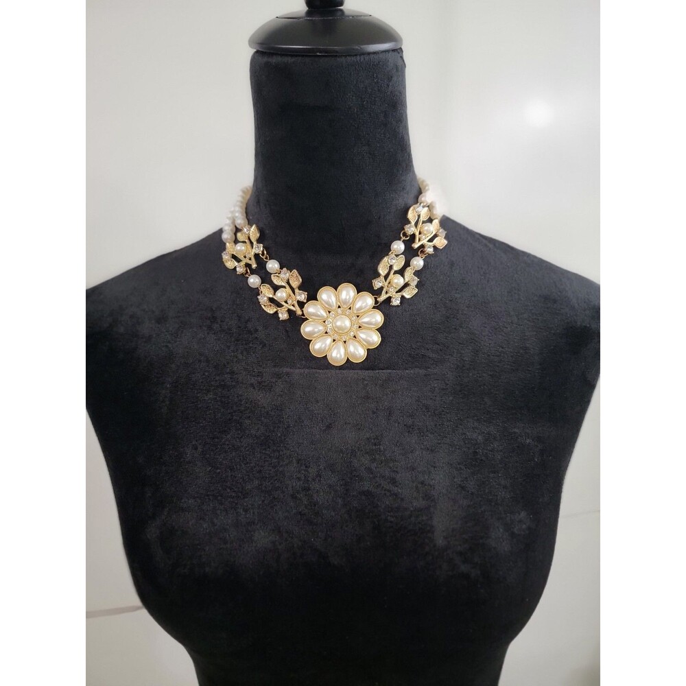 White And Gold Faux Pearl Fashion Jewelry Necklace
